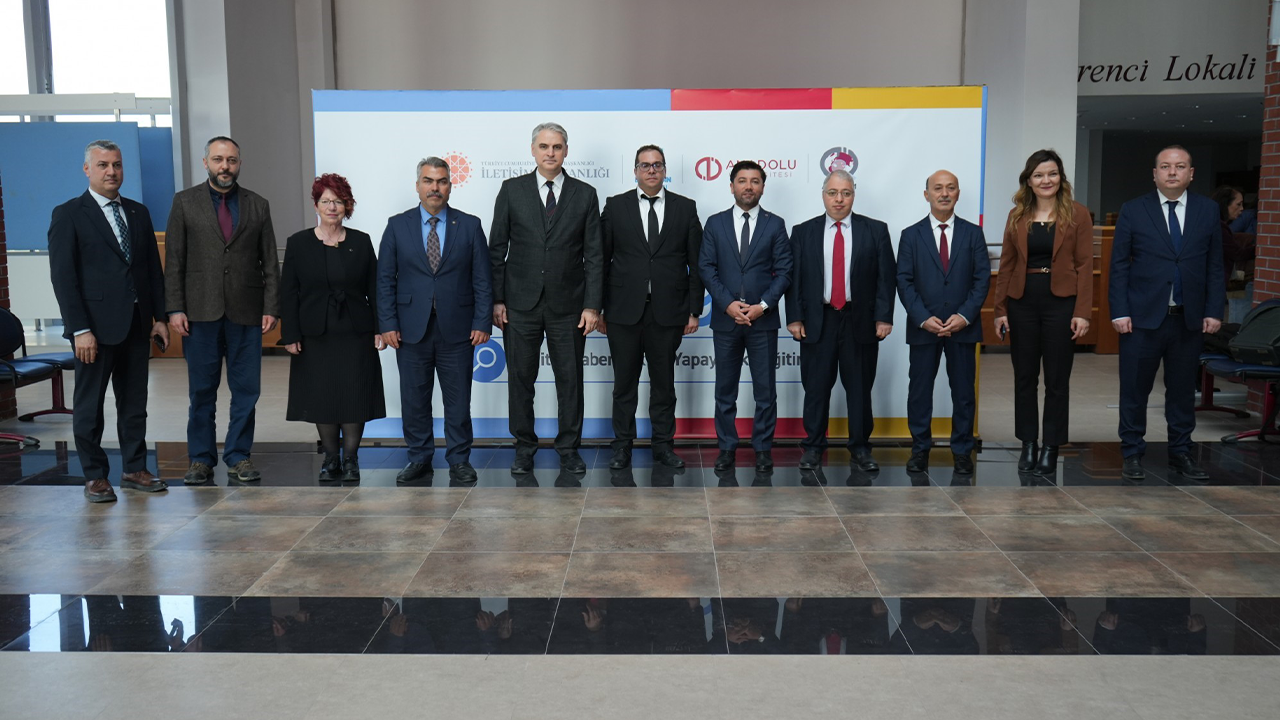 Yapay Zeka Ve Haberci̇li̇k Eği̇ti̇mi̇ne Yoğun Katilim Gerçekleşti̇