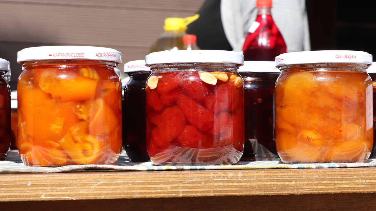 Yaptığı Lezzetli Reçellerle Çocuklarına Umut Oluyor