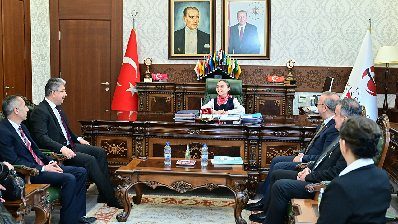 23 Nisan Dolayısıyla Çocuklar Makama Oturdu