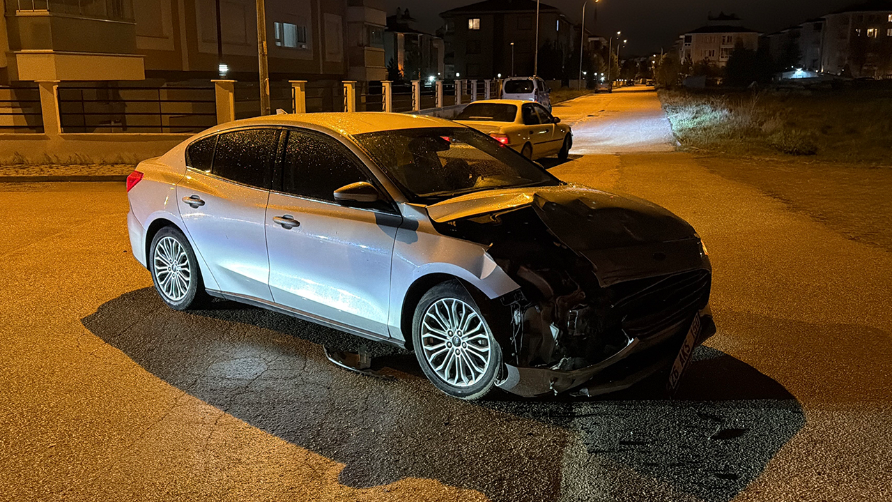 Alkollü Sürücü Ile Ehliyetsiz Sürücü Çarpıştı