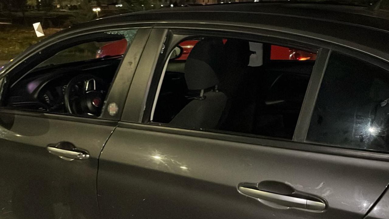 Araç Camları Koçbaşı Ile Kırıldı