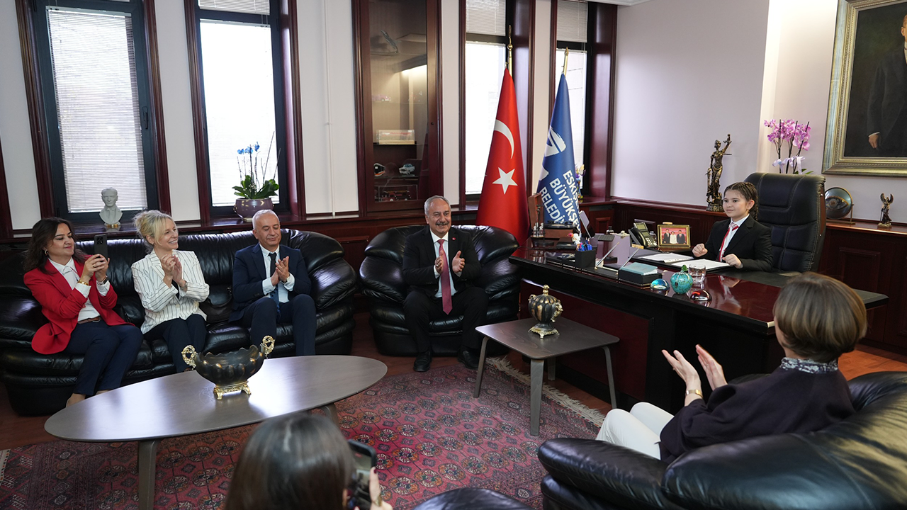 Başkan Ünlüce 23 Nisan Dolayısıyla Koltuğunu Devretti