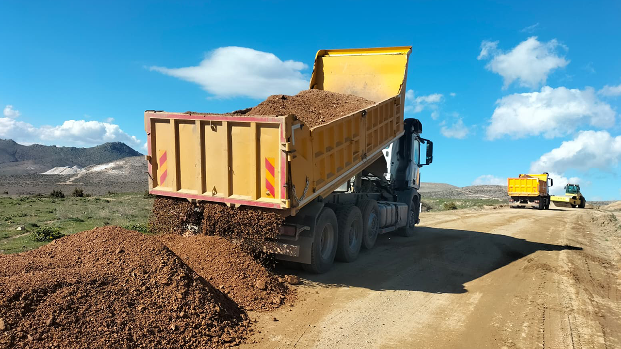 Birçok Bölgede Yol Yapım Ve Onarım Çalışmaları Hızlandı