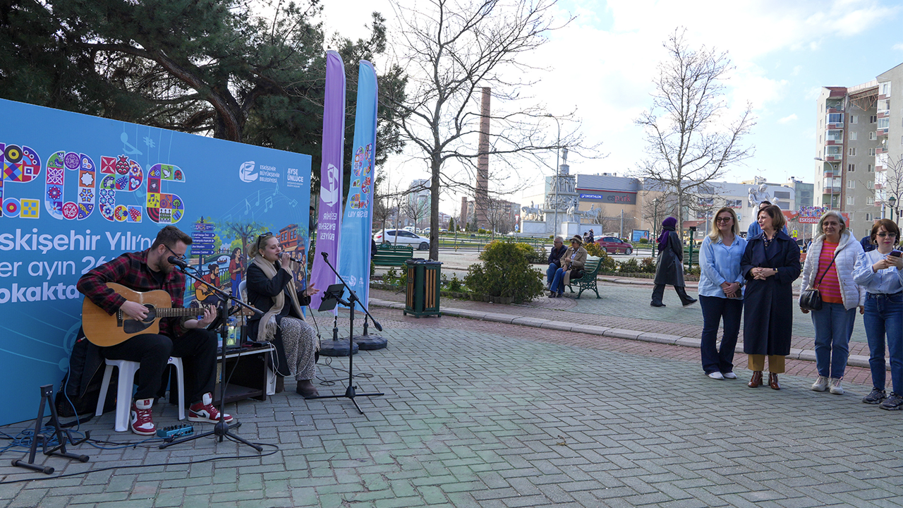 Bi̇rçok Noktada Sokak Konserleri̇ Devam Edi̇yor