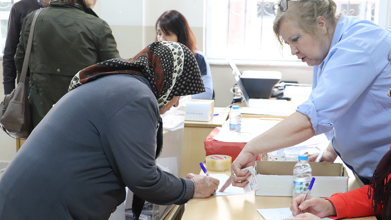 Bulgaristan Seçimleri Için Çifte Vatandaşlar Sandık Başında