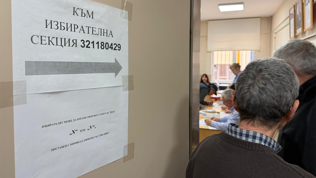 Çifte Vatandaşlar Oy Verme Işlemleri Için Sandık Başında