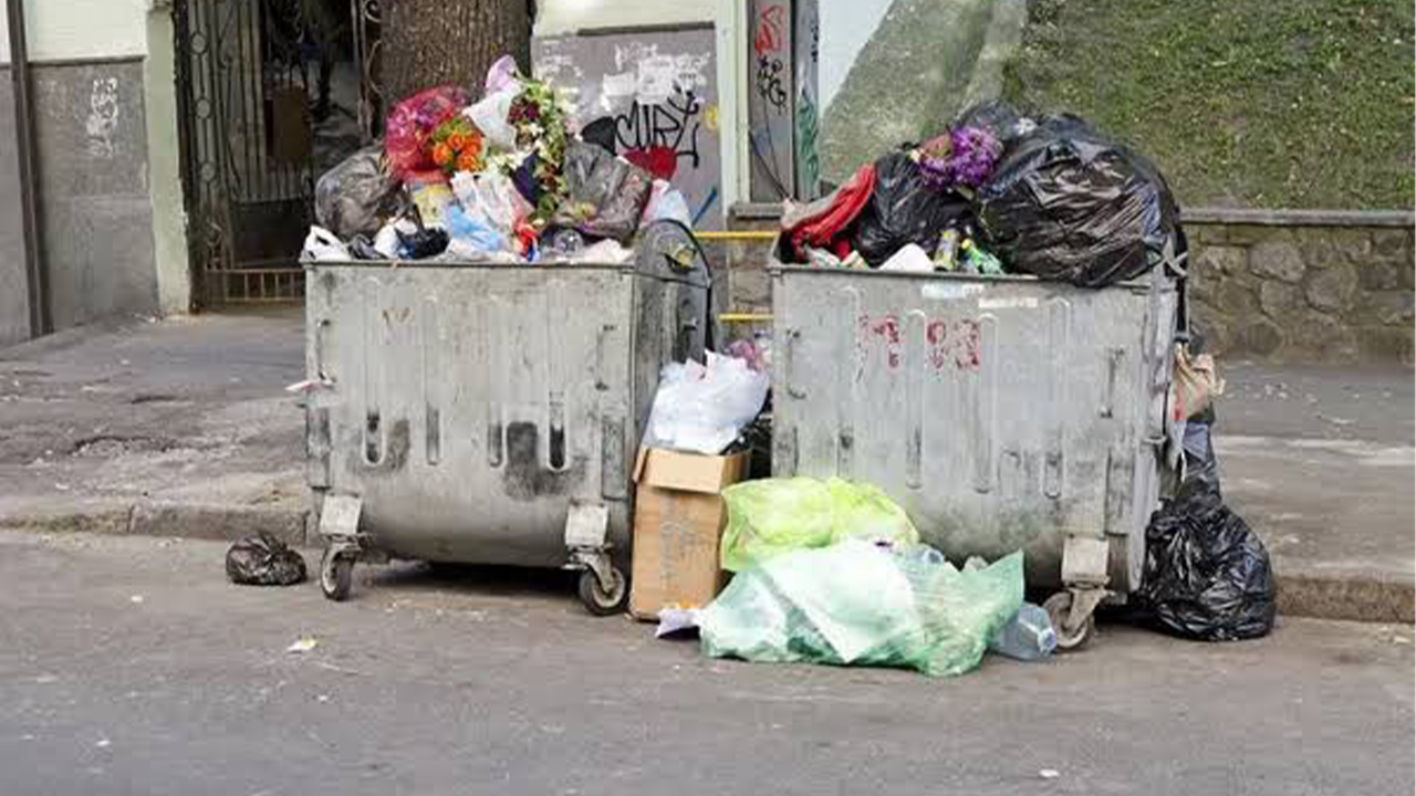 Çöplerin Günlerdir Toplanmadığı Iddia Edildi