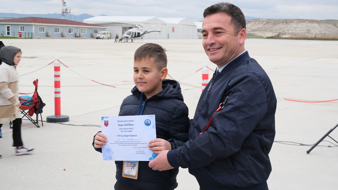 Dereceye Giren Çocuklar Ödüllerini Başkan Dökmeci'den Aldı