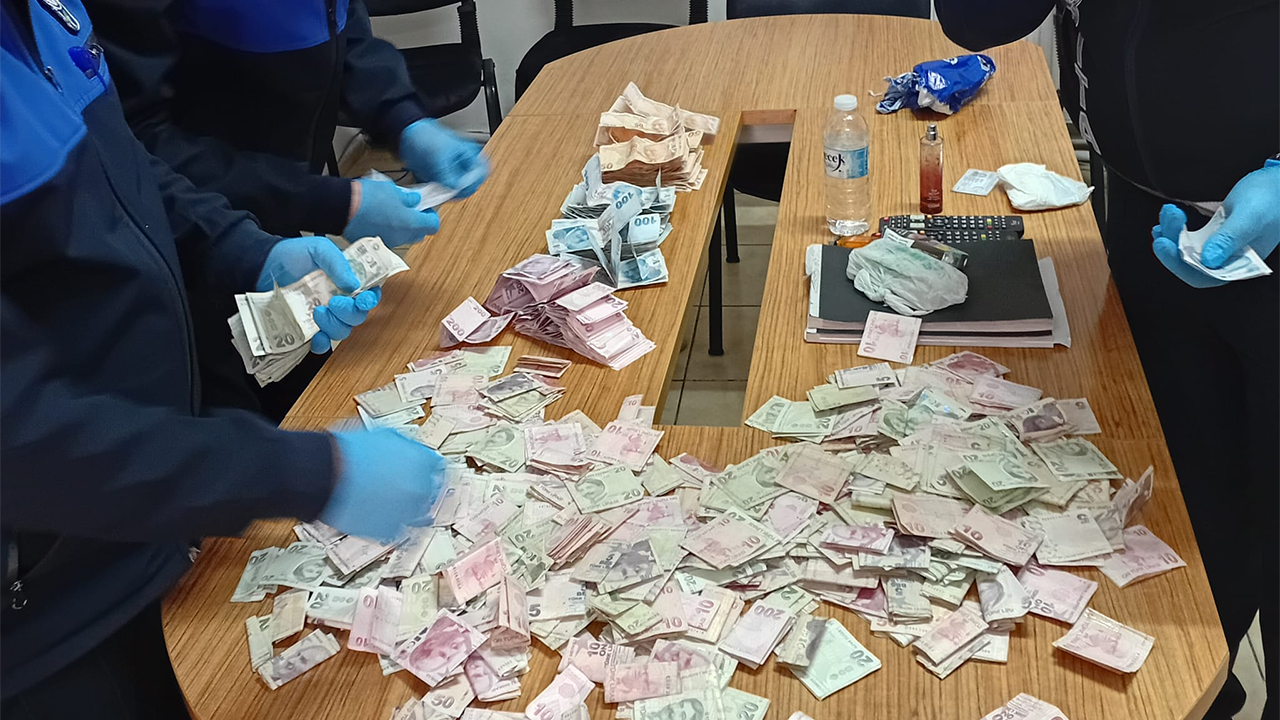 Dilencinin Üzerinden On Binlerce Lira Çıktı