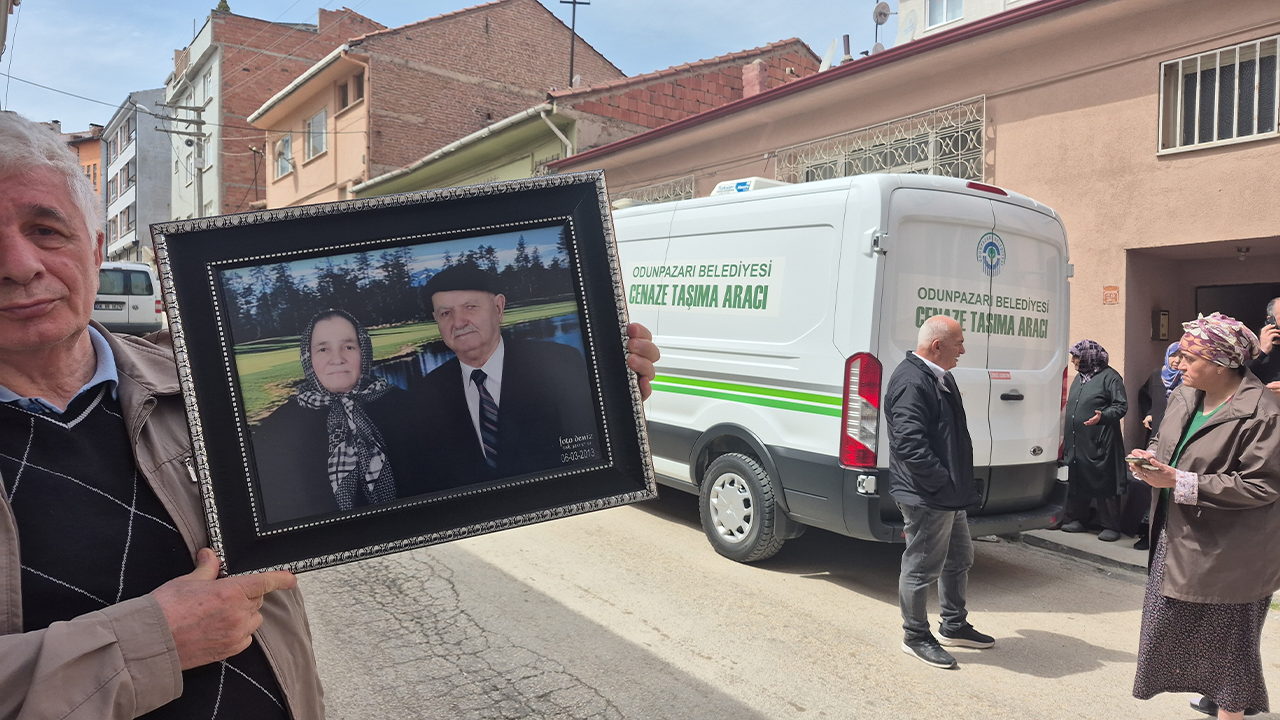 Eskişehir’de Yürek Burkan Olay! 70 Yıllık Aşk Birer Gün Arayla Son Buldu!