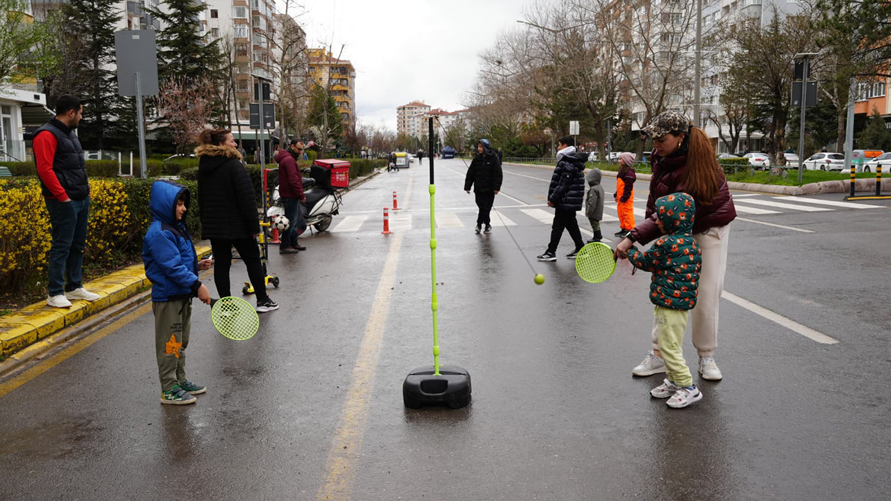 Eskişehir'de Caddeler Yayalara Açılıyor