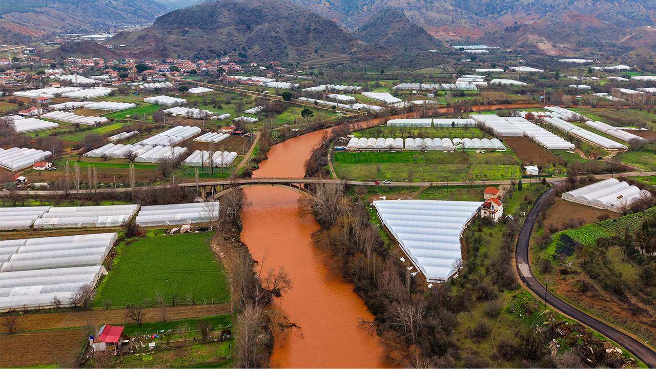 Eskişehir’de Yağmur Sonrası Sakarya Nehri’nin Rengi Değişti!