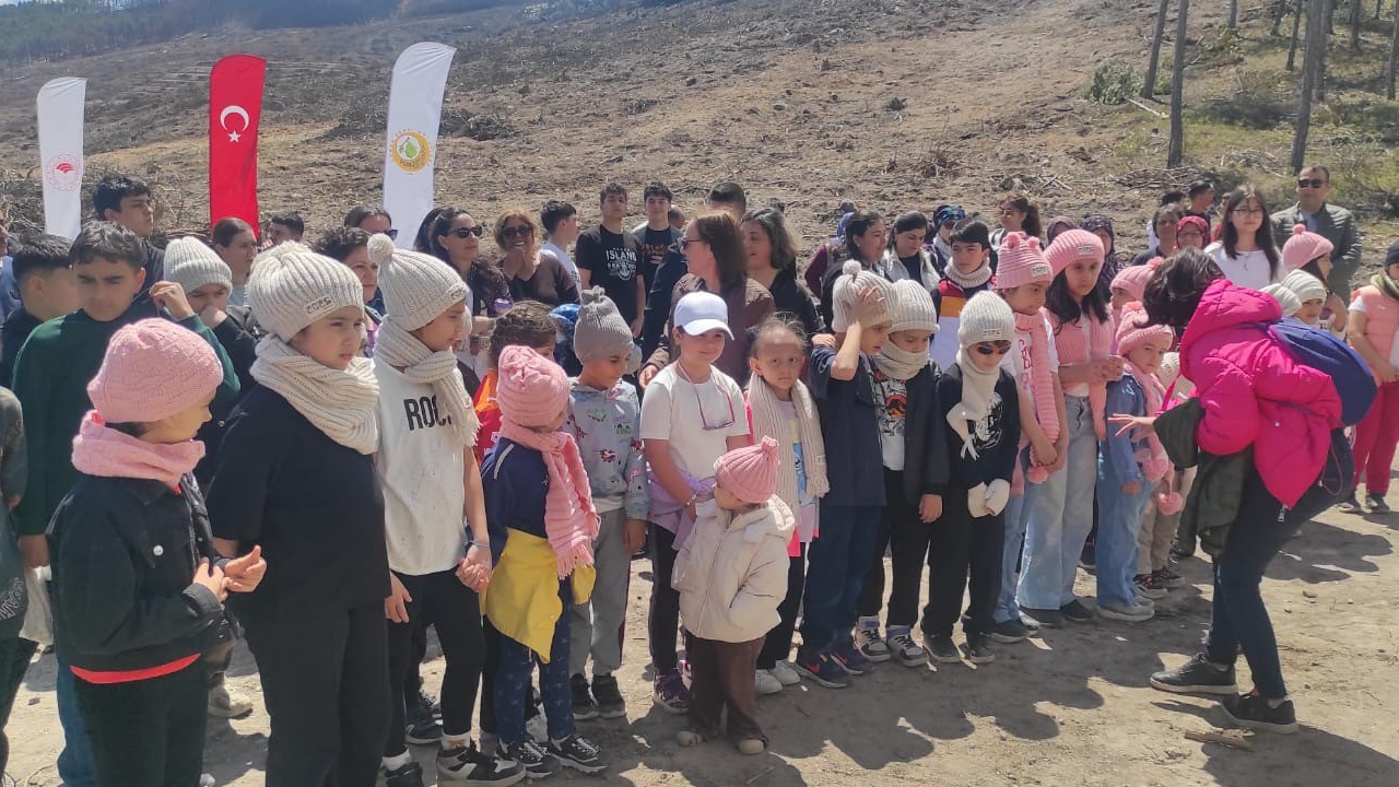 Eskişehir’de Yüz Çocuk Bin Fidanı Toprakla Buluşturdu!