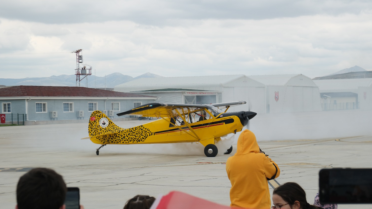 Etkinlikte Nefes Kesici Uçuş Gösterileri Düzenlendi