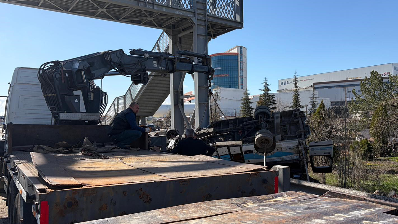 Facia Gibi Kaza! Halk Otobüsü Köprüye Çarptı 5 Can Kaybı