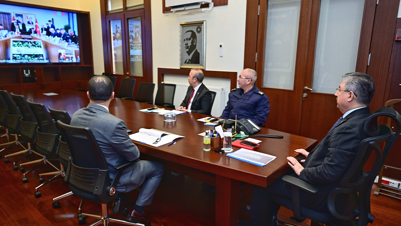 İçi̇şleri̇ Ve Mi̇lli̇ Eği̇ti̇m Bakani Le Çevri̇m İçi̇ Toplanti Gerçekleşti̇ri̇ldi̇