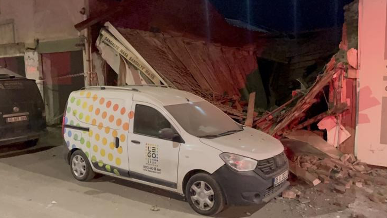 İş Yeri̇ Gece Büyük Bi̇r Gürültü İle Çöktü