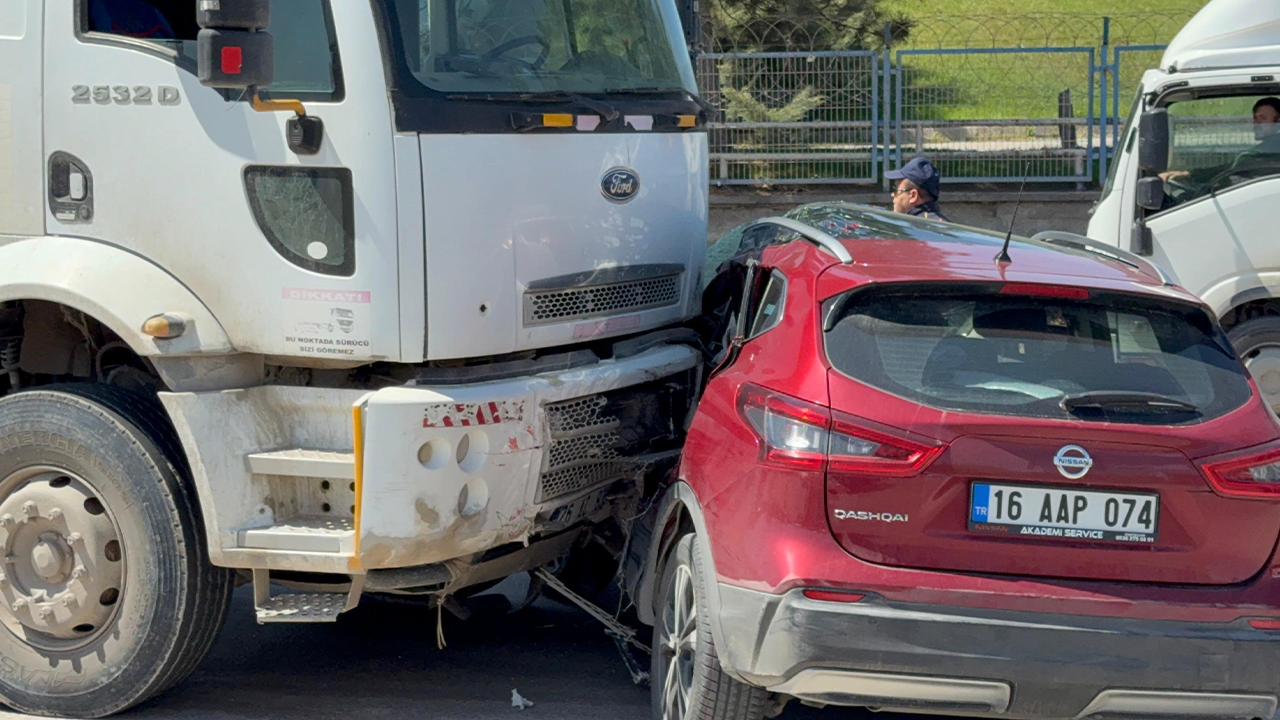 Kamyon Otomobili Sürükledi