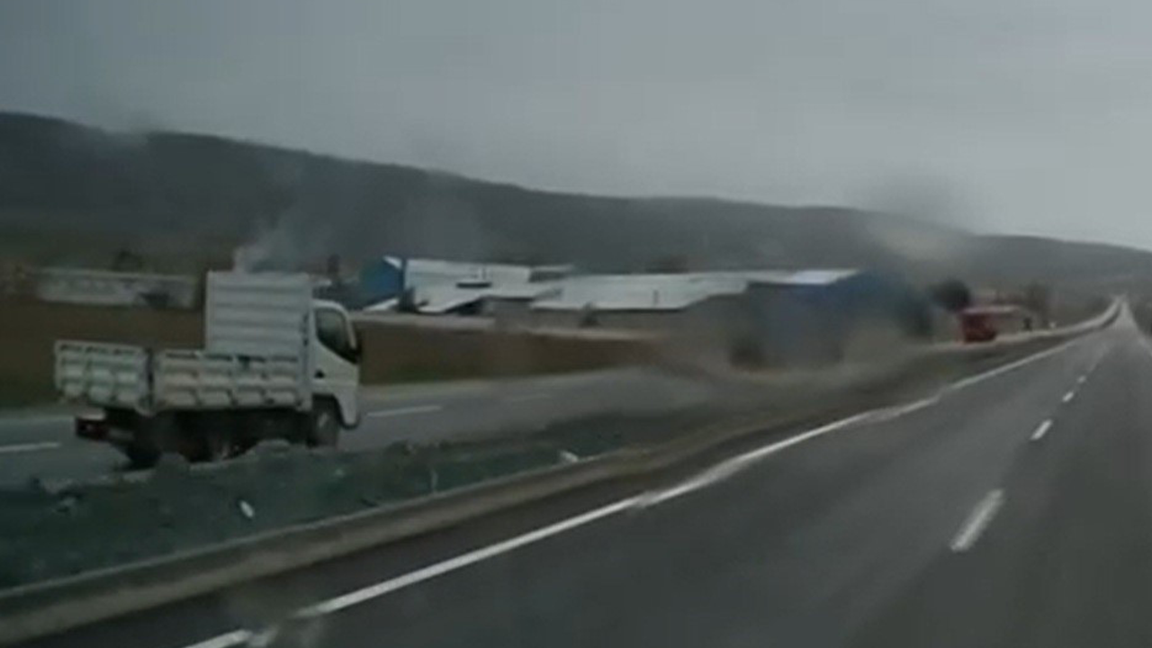 Kamyonet Bir Süre Ters Yönde Ilerledi