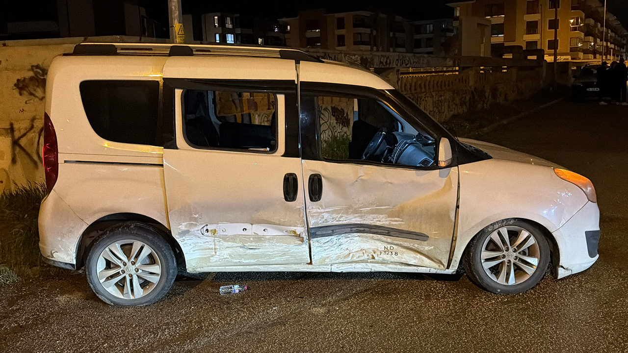 Kazada 1 Kişi Yaralanırken Araçlarda Maddi Hasar Meydana Geldi