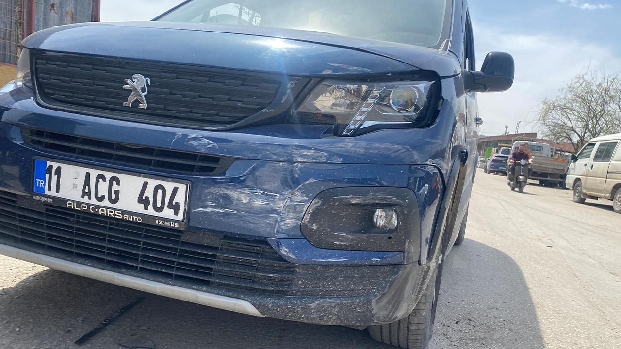 Kazada Hasar Gören Araçlardan Biri-1