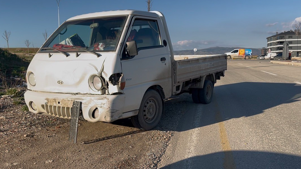 Kazaya Karışan Kamyonet