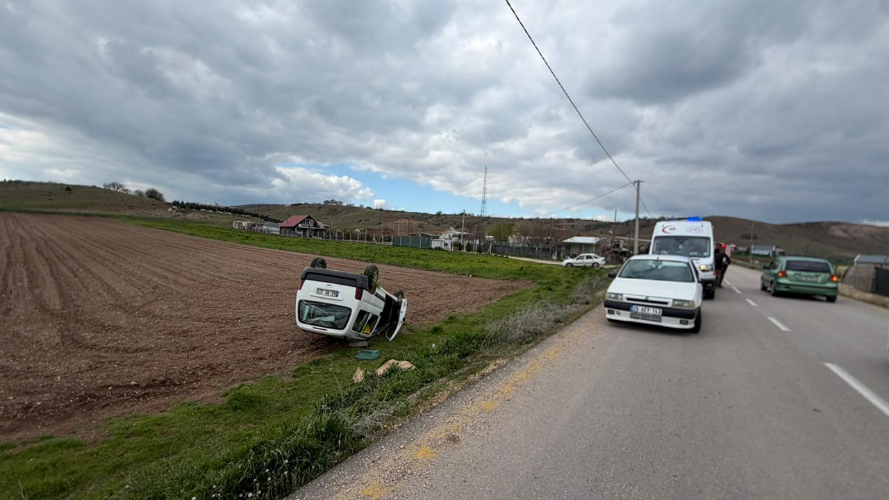 Kontrolden Çıkan Araç Yol Kenarına Savrularak Ters Döndü