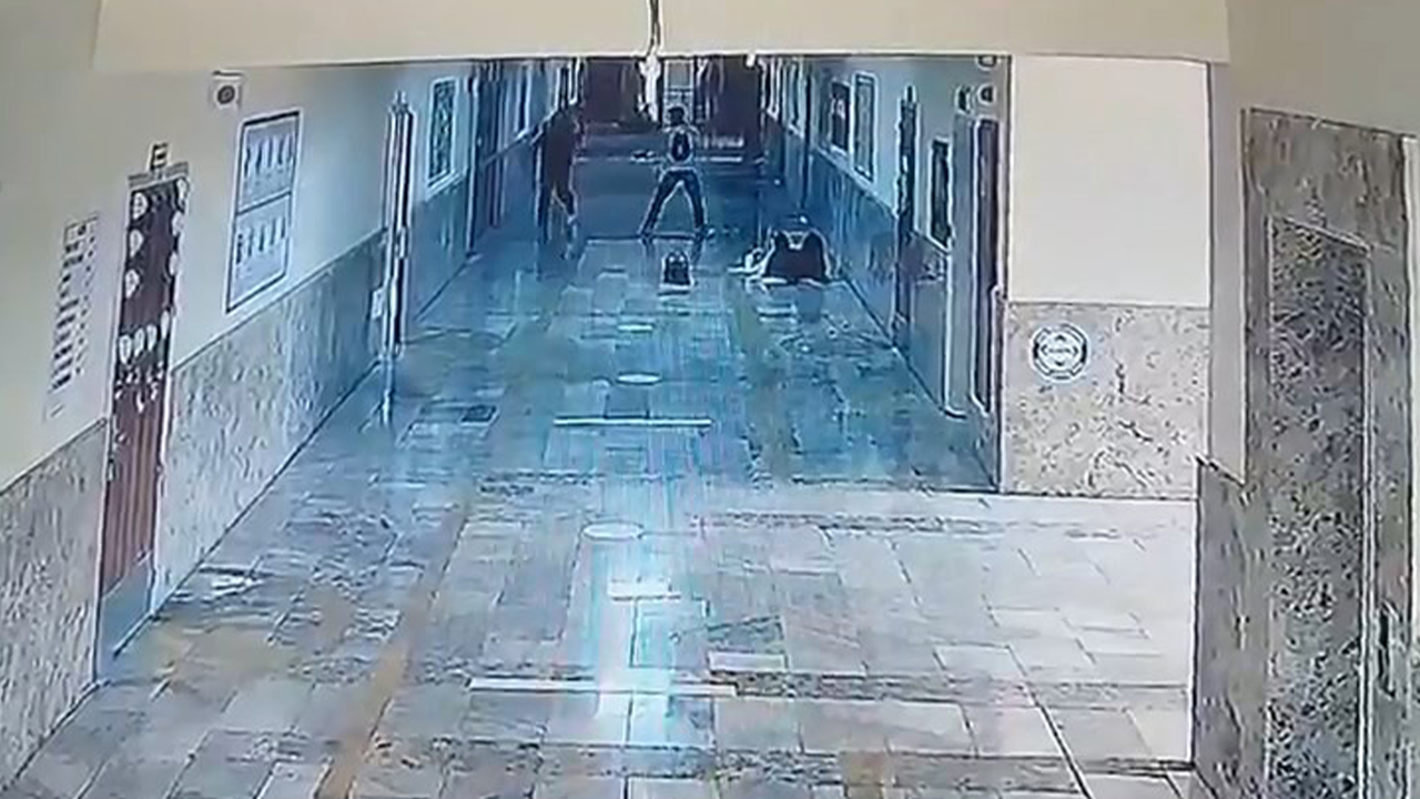 Liseye Silahlı Saldırı Anına Ilişkin Görüntüler