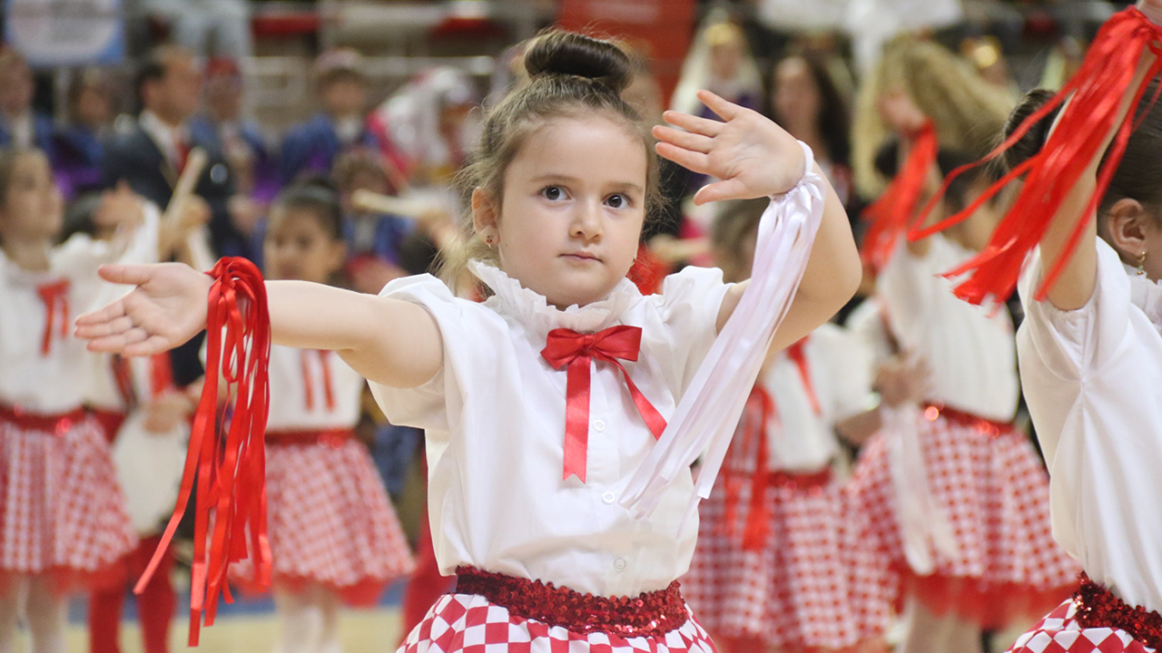 Miniklerin Gösterileri Büyük Ilgi Gördü