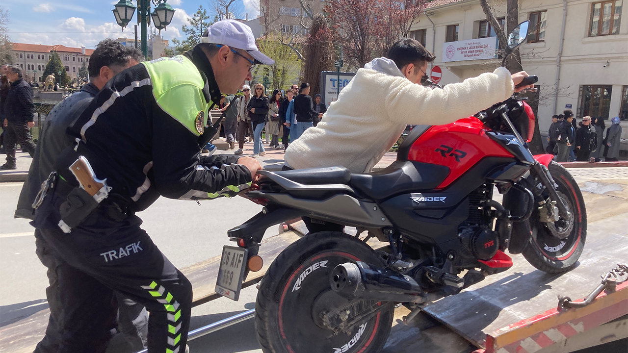 Motosiklet Çekici Vasıtasıyla Çekildi