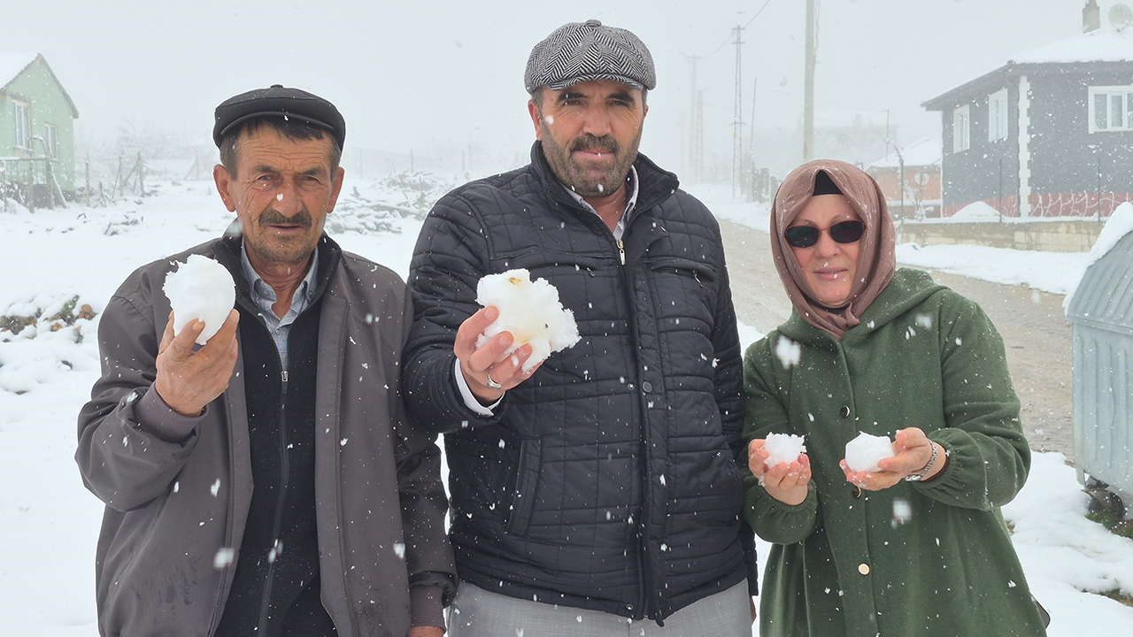 Nisan Ayında Yağan Kar Yüksek Kesimlerde Etkili Oldu