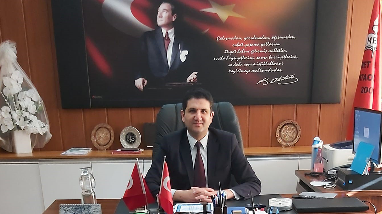 Okul Müdürü Oktay Turinay