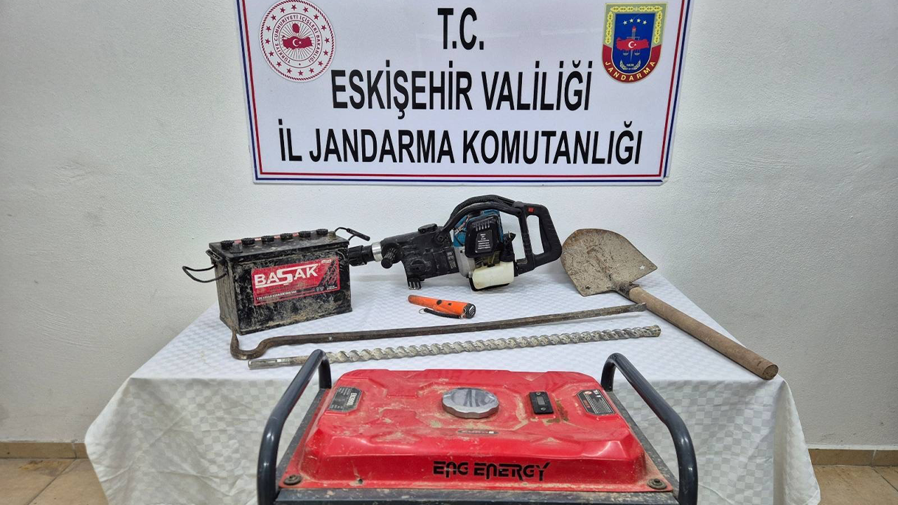 Operasyonda Patlayıcı Ve Kazı Ekipmanı Ele Geçirildi