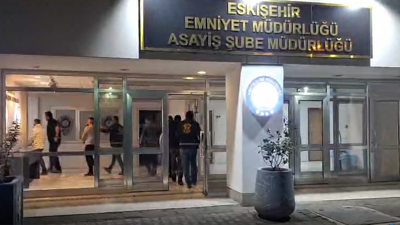 Polis Ekipleri Şüphelileri Kıskıvrak Yakaladı