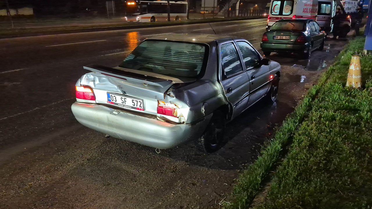 Zincirleme Kazaya Bir Tır Ve Iki Otomobil Karıştı