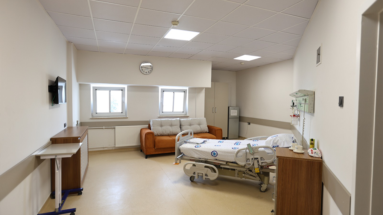Zorlu Tedavi Süreçleri Için Konforlu Hasta Odaları