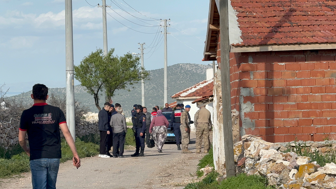 Arazi̇ Anlaşmazliği Kanli Bi̇tti̇