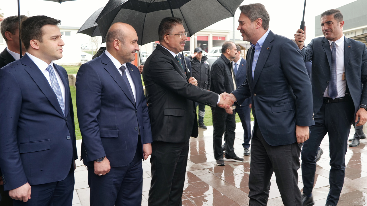 Bakan Bayraktar Vali Yılmaz Ve Protokol Üyeleriyle Bir Araya Geldi