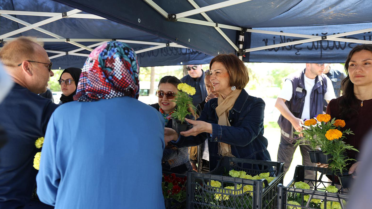 Başkan Ünlüce'den Ari̇fe Gününde Anlamli Zi̇yaret