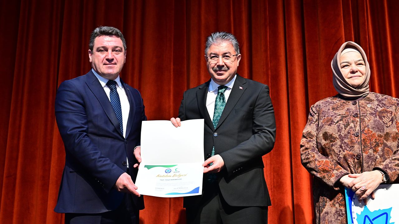 Başsavcı Karakülah (Solda), Vali Yılmaz (Ortada), Milletvekili Gürcan (Sağda)