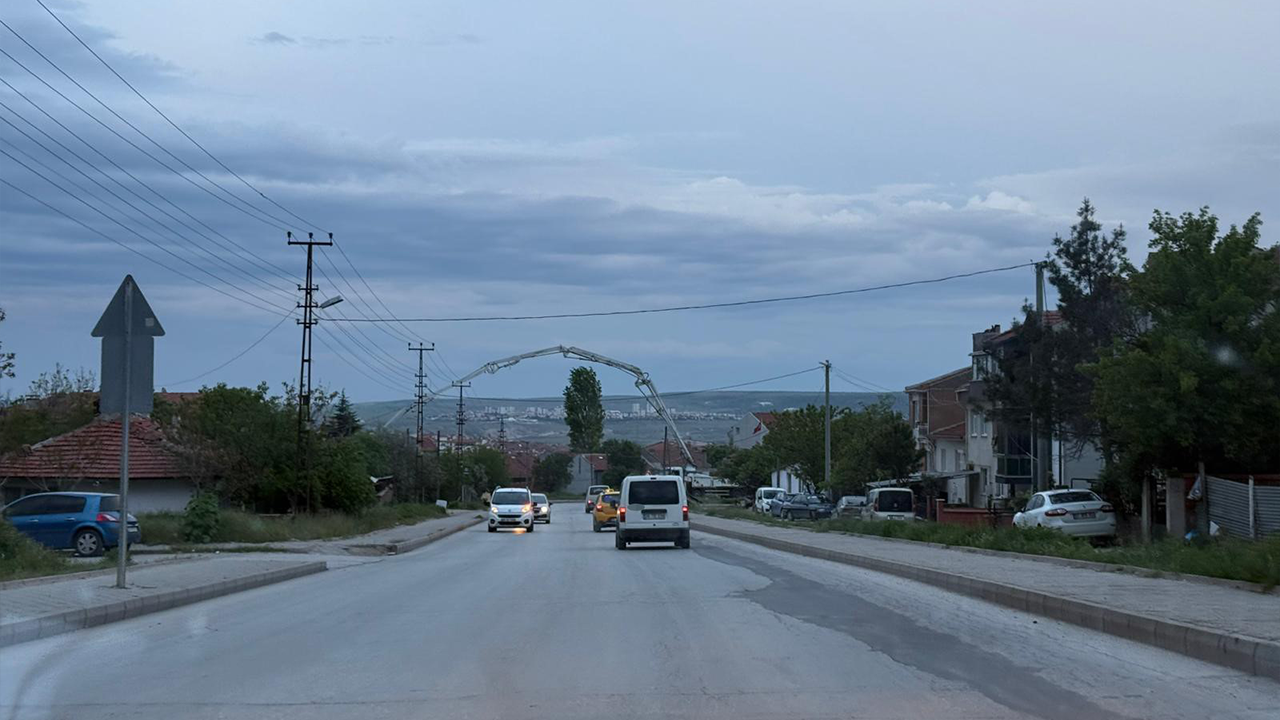 Bulvarın Üzerinden Beton Aktarımı Gerçekleştirdiler