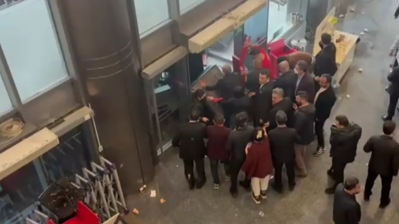 Chp Genel Merkezine Polis Müdahalesi Başladı