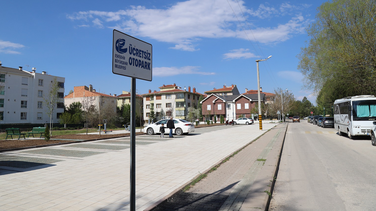 Ebb Ücretsi̇z Otopark Hi̇zmete Gi̇rdi̇