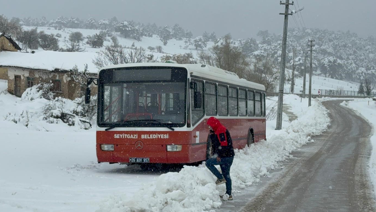 Eskişehir’de Etkili Olan Kar Yağışı Nedeniyle Yollar Kapandı