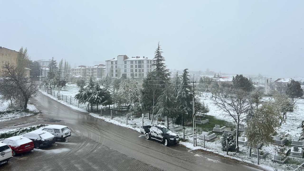 Eskişehir'de Mayıs Ayında Kar Yağışı Etkili Oldu