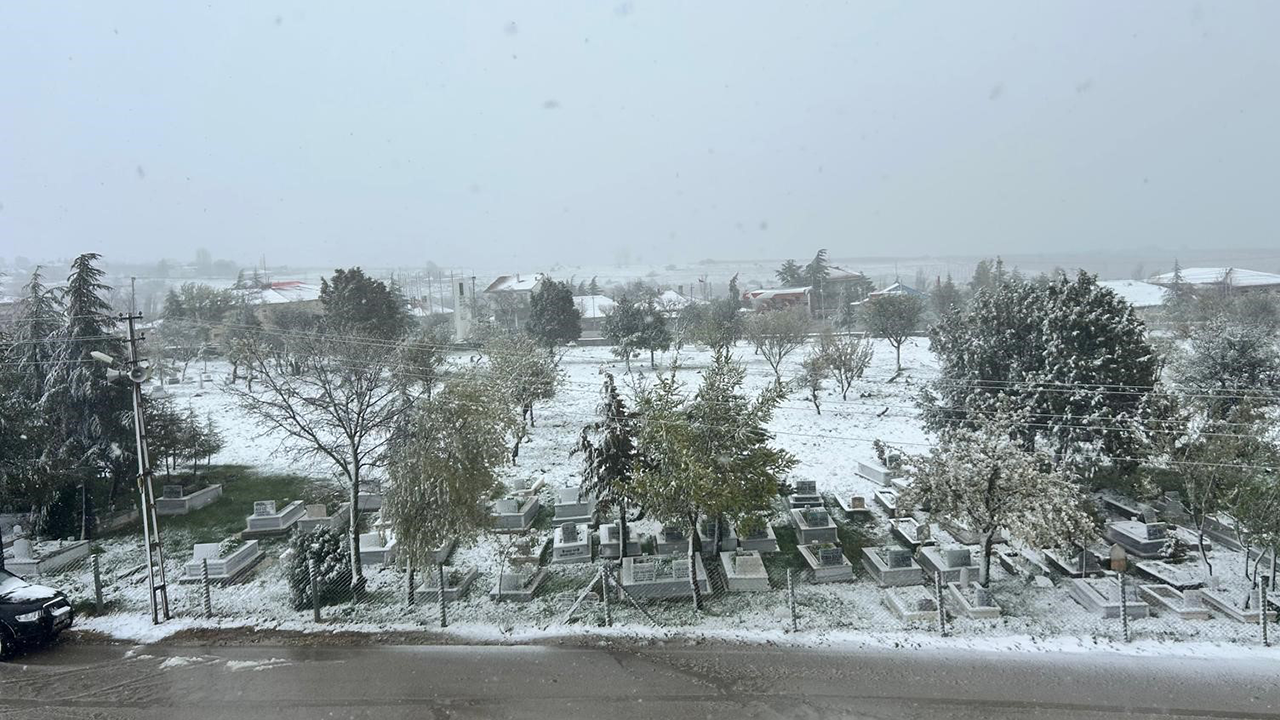 Eskişehirliler Güne Beyaz Örtüyle Başladı