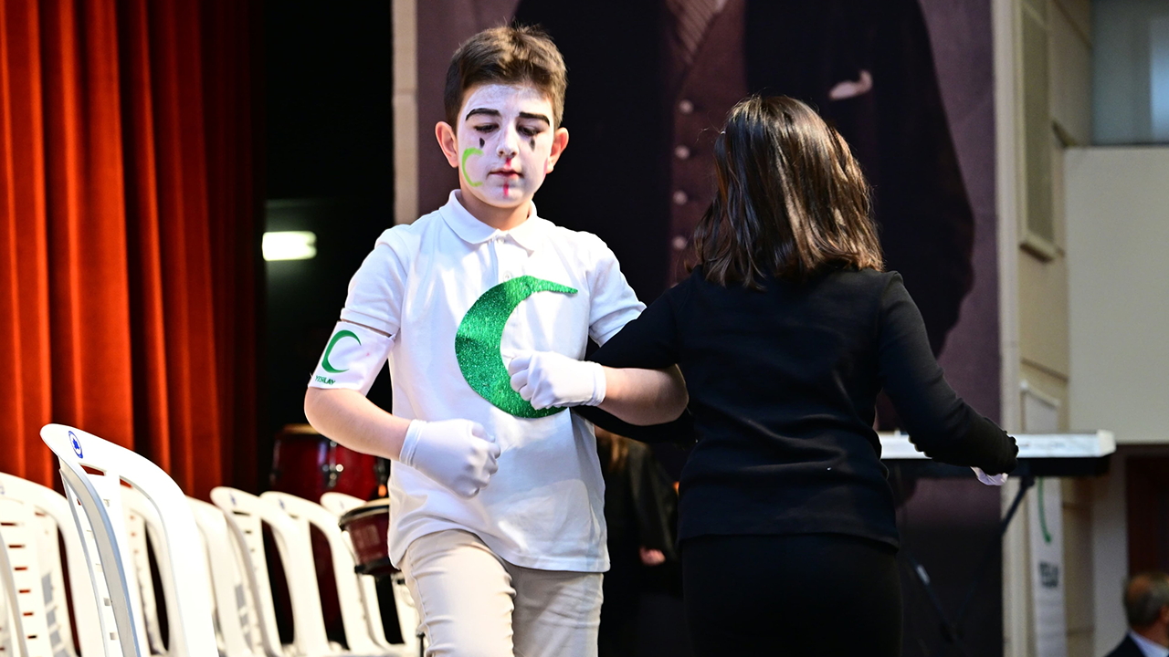 Festival Açılış Töreninde Miniklerin Gösterileri Beğeni Topladı