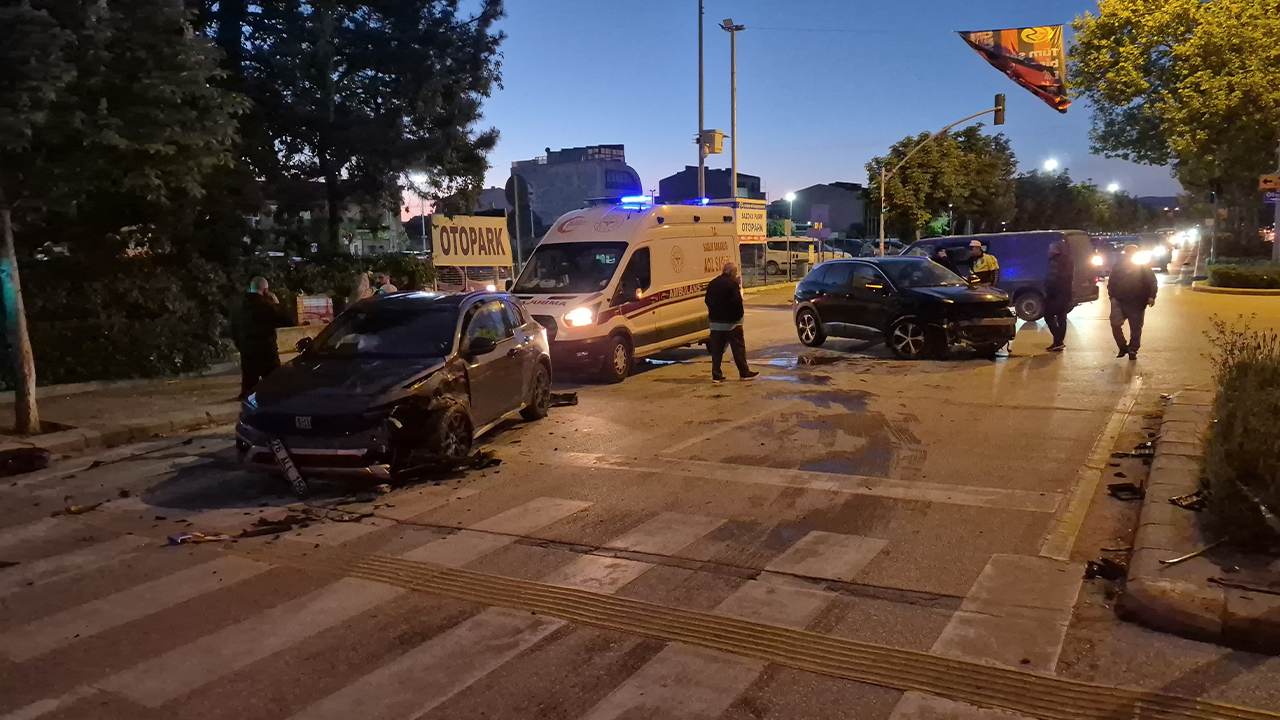 Her Iki Araçta Da Maddi Hasar Oluştu