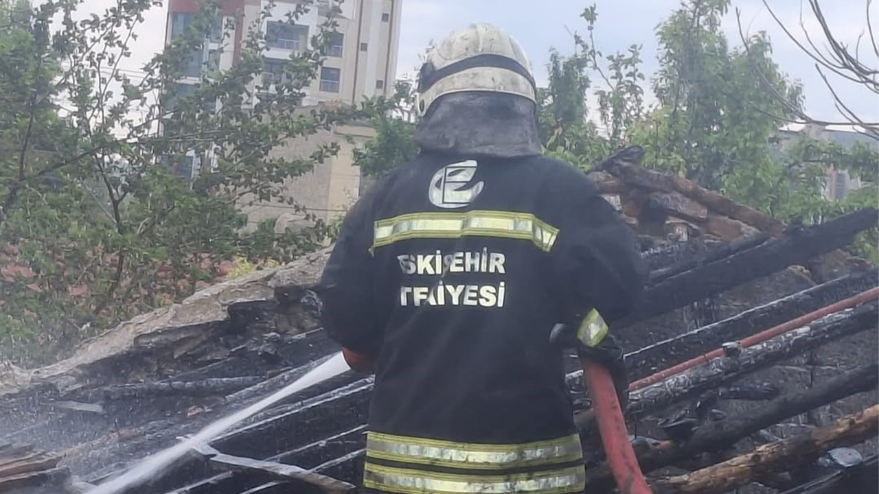 Itfaiye Ekipleri Söndürme Çalışmaları Yürüttü