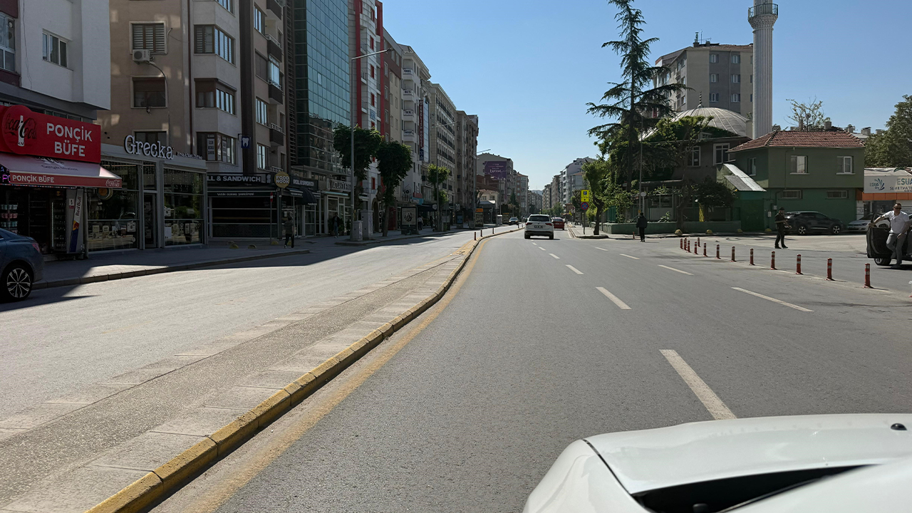 Kentin Işlek Caddelerinde Sakinlik Dikkat Çekti